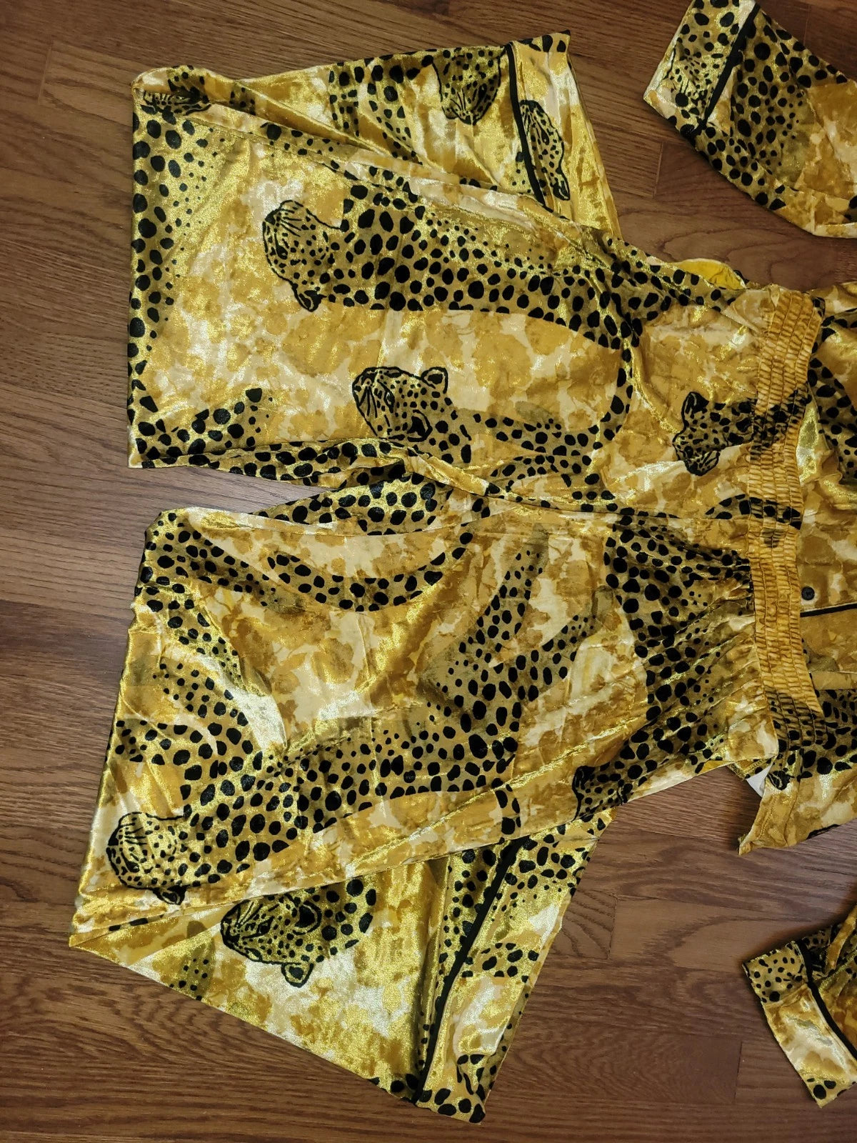 Sofia Vergara Womens Velvety Gold Leopard Button Front Pajamas Sleep Set Size M