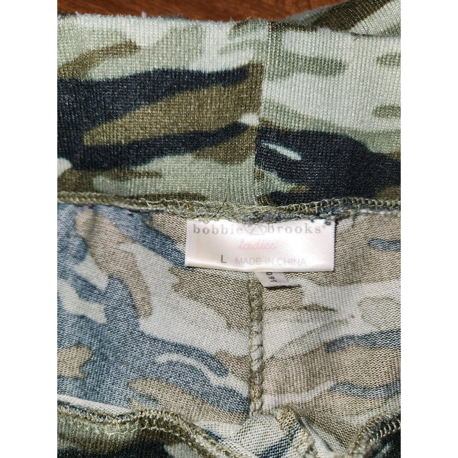 Women's sz L 2 Piece Sweatshirt Loung Set by Bobbie Brooks Green Camo As Is