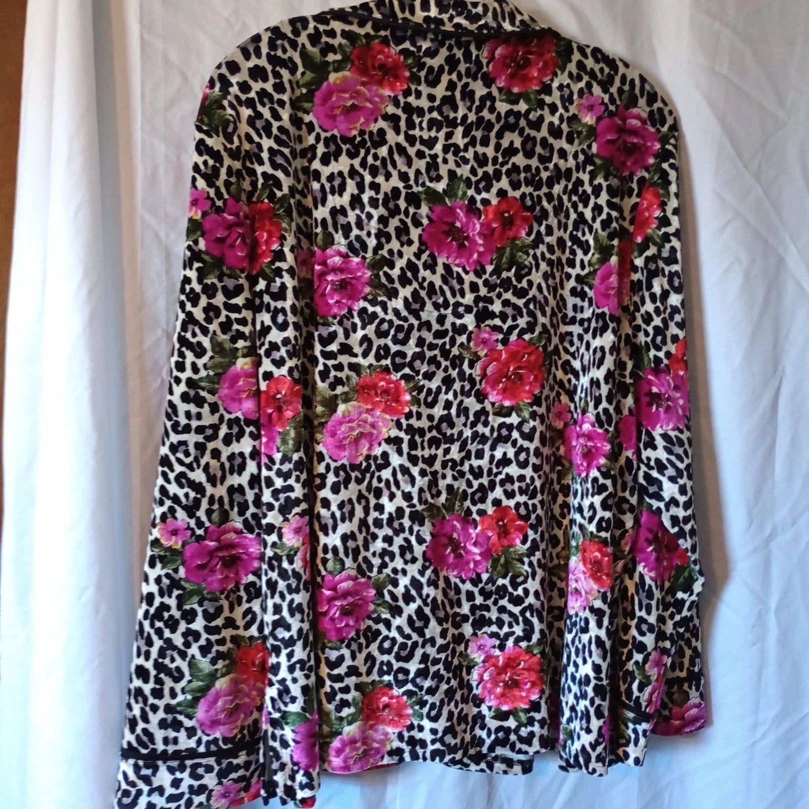 2 PC Sofia Vegara Intimates PJ Set XL (16-18) Black Pink Floral Print.