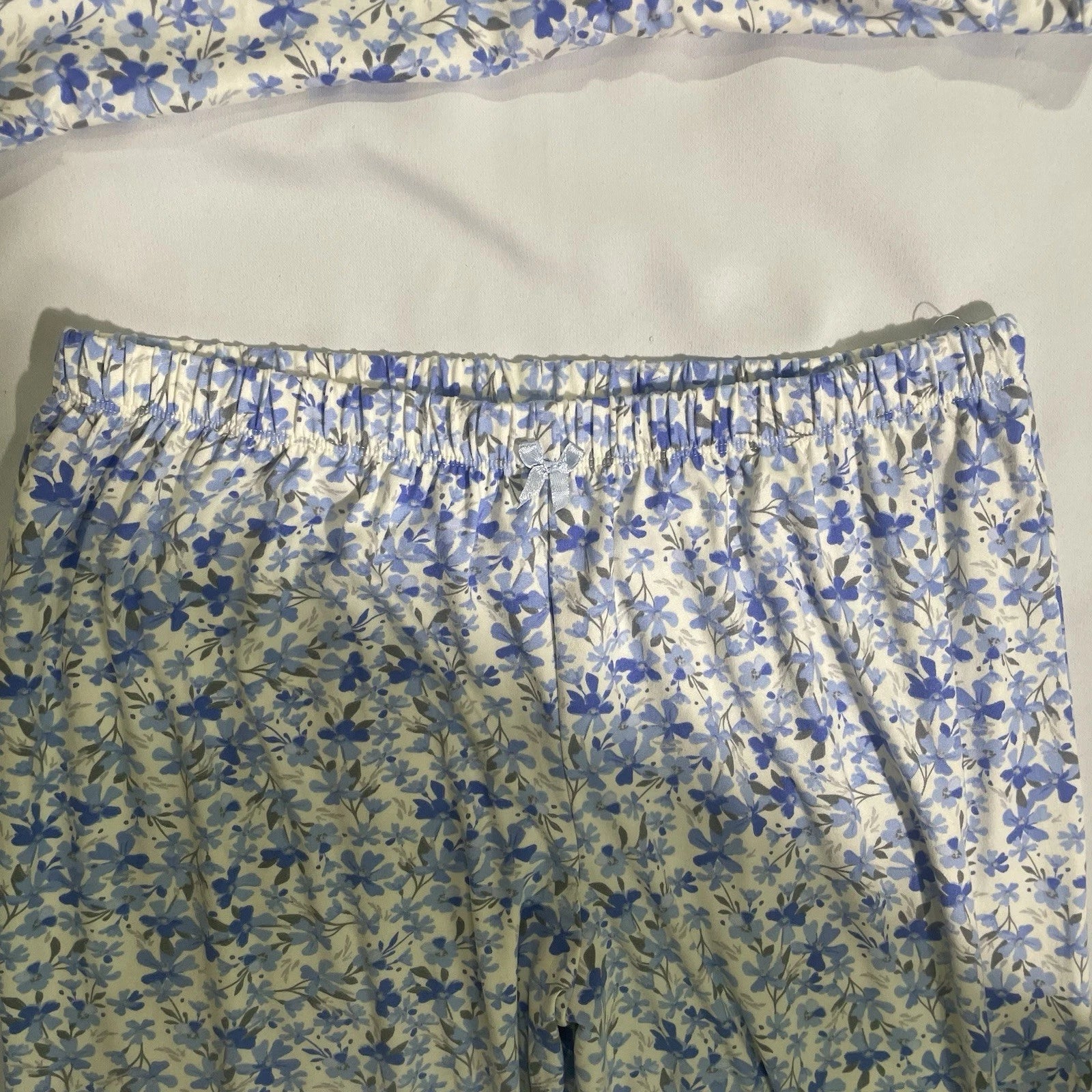 NWT Rene Rolfe 2 Piece Pajama Set Women M Sleeveless Tank W/ Capri’s Blue Floral