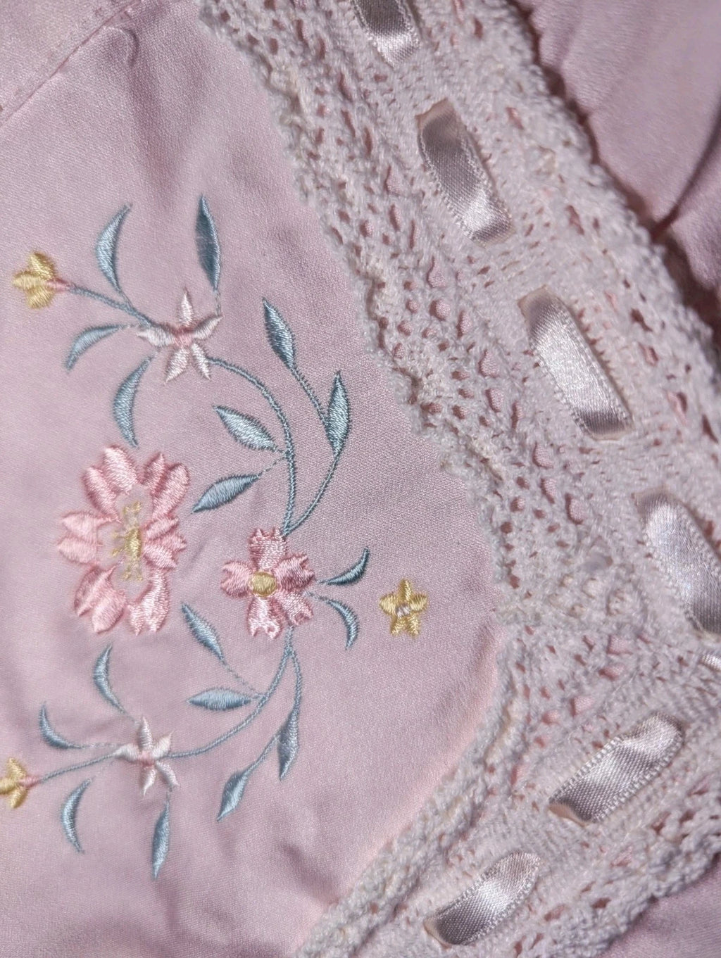 GO SOFTLY Pink Satin Cotton Lined Nightgown FLORAL Embroidered Women's Small