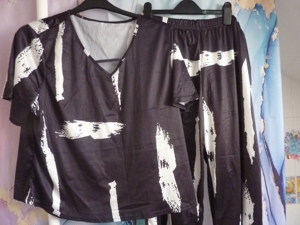 BNWT Sz 2 XL Stretch, BLACK & WHITE Top & Long Pants Pyjamas Set, PJS Size 20-22