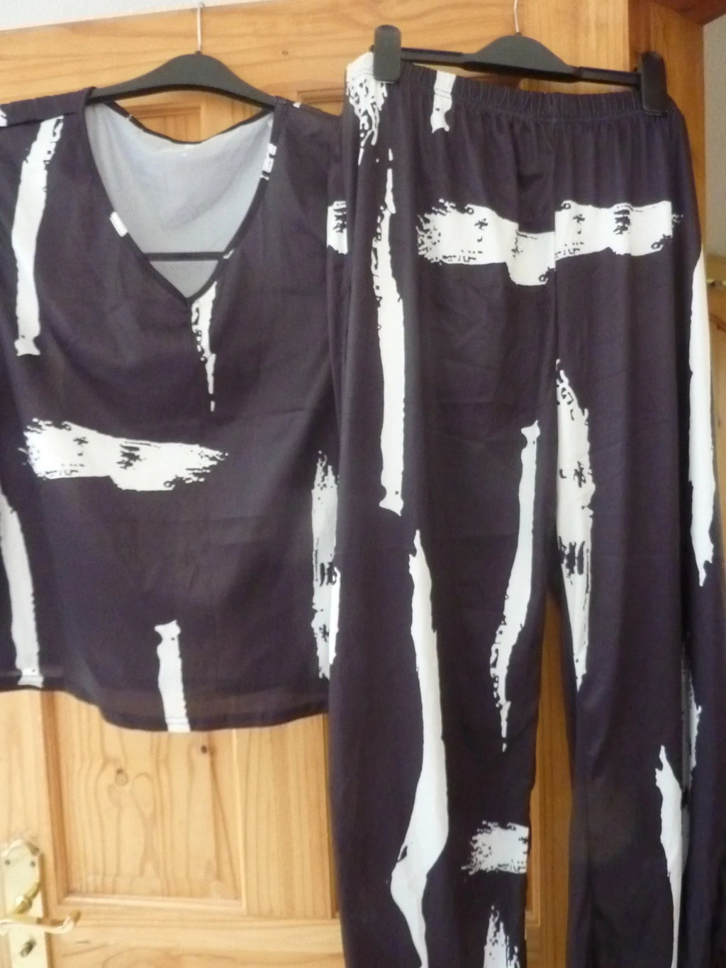 BNWT Sz 2 XL Stretch, BLACK & WHITE Top & Long Pants Pyjamas Set, PJS Size 20-22