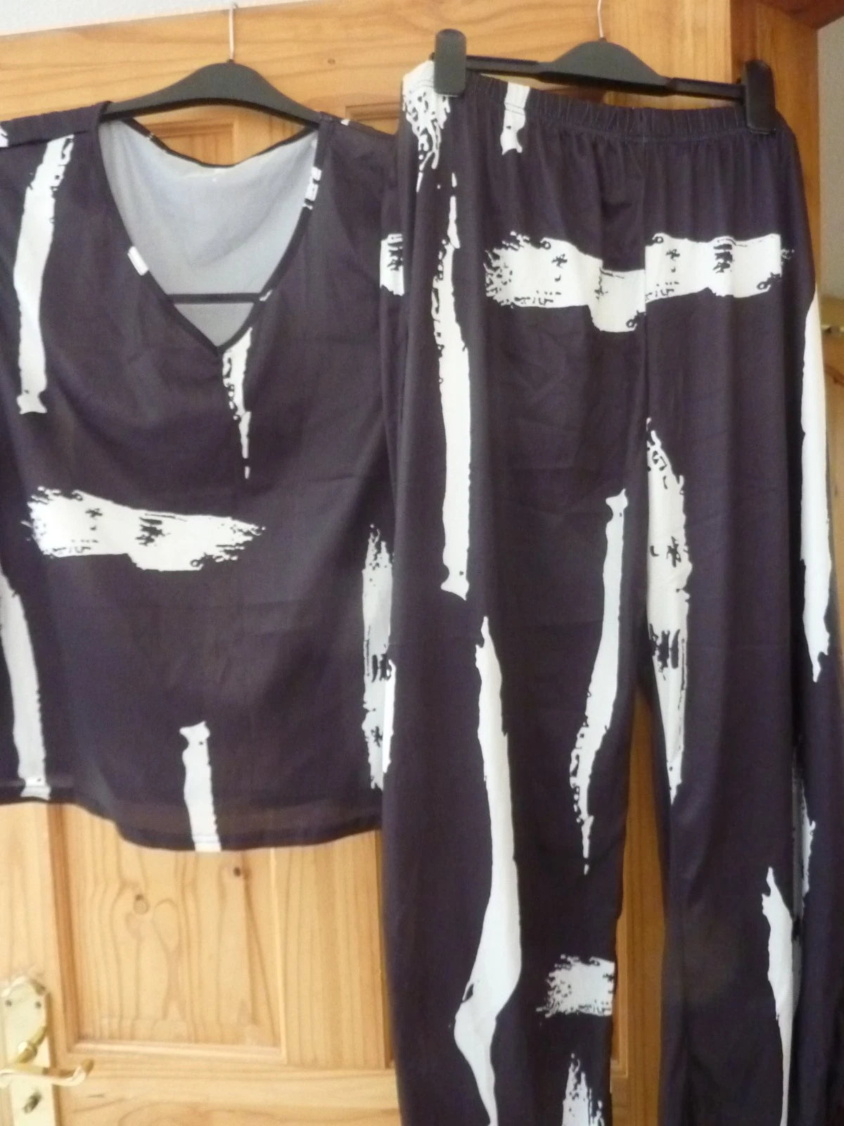 BNWT Sz 2 XL Stretch, BLACK & WHITE Top & Long Pants Pyjamas Set, PJS Size 20-22