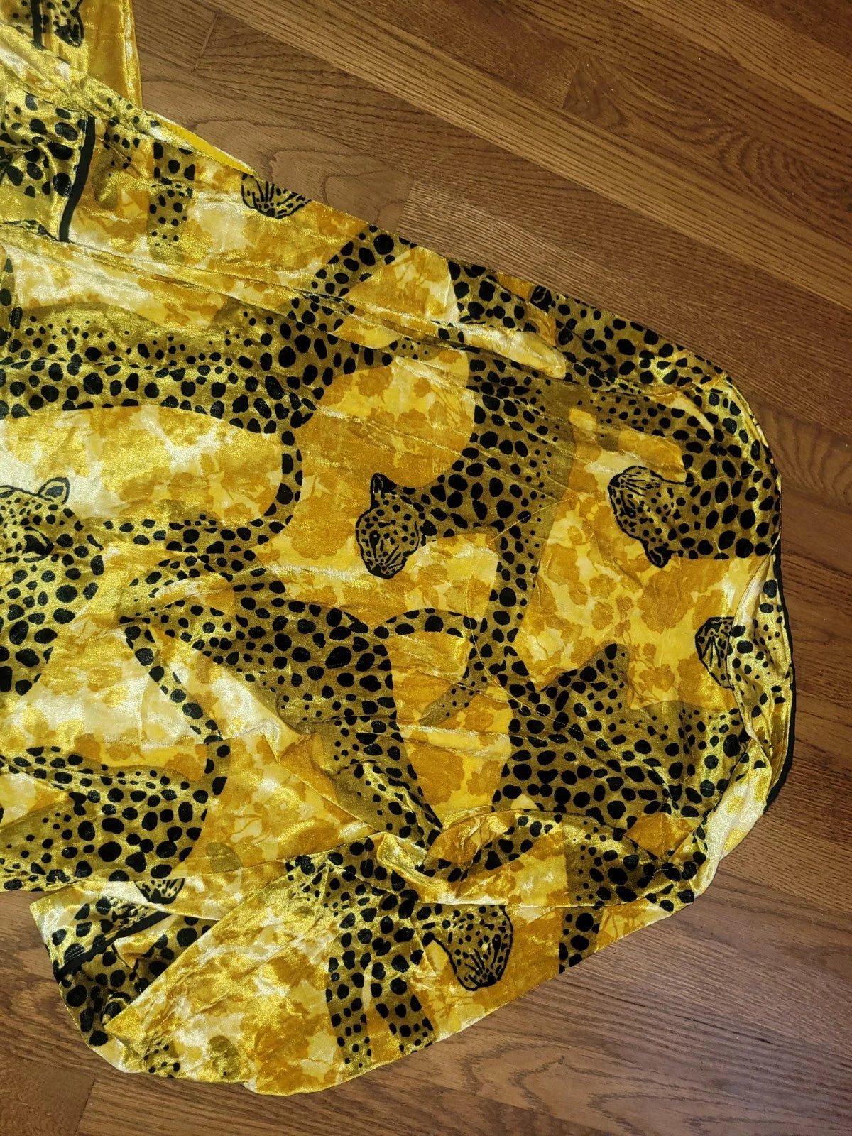 Sofia Vergara Womens Velvety Gold Leopard Button Front Pajamas Sleep Set Size M