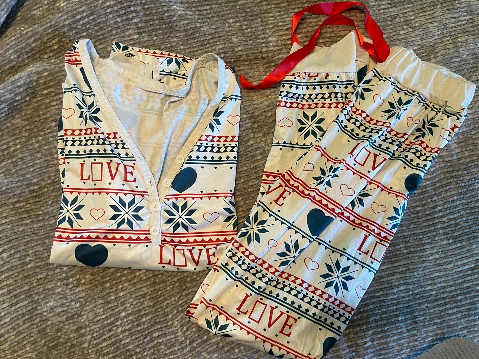 Love Snowflake and Heart PJ set - Size M￼